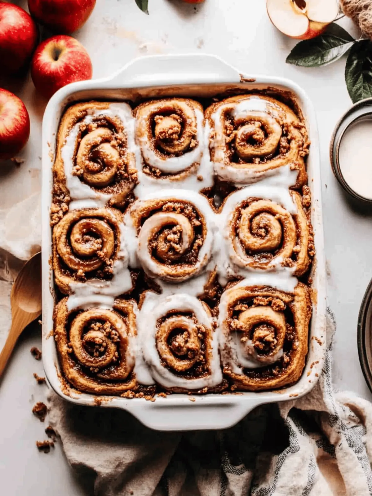 apple pie cinnamon rolls