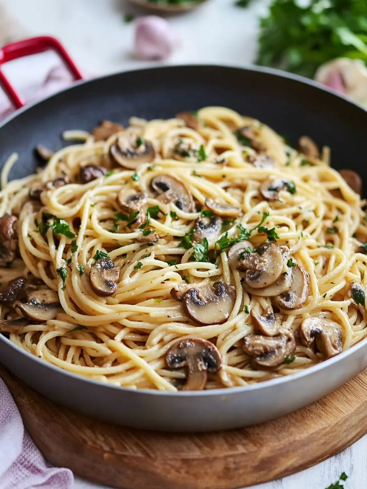 Savory Mushroom and Garlic Spaghetti Dinner to Impress! 5 Mushroom and Garlic Spaghetti Dinner