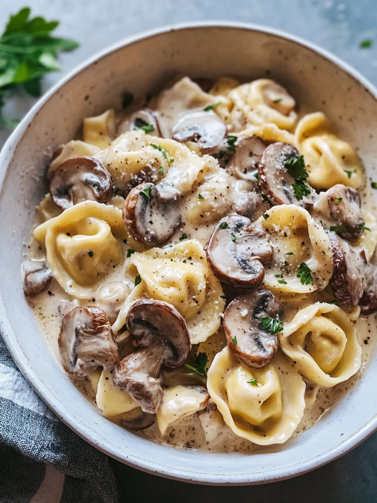 Creamy Mushroom Tortellini Alfredo: Easy Comfort Food Delight 4 Creamy Mushroom Tortellini Alfredo (easy tortellini with mushrooms recipe)