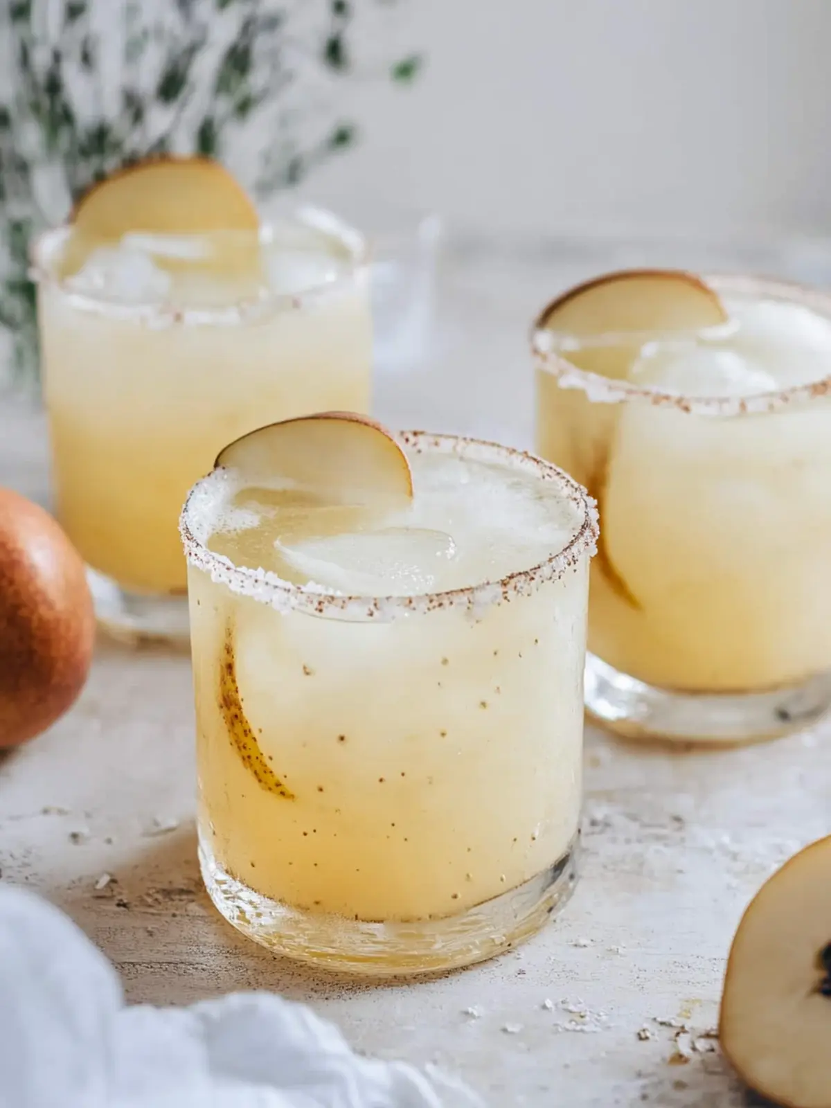 Delicious Pear Vanilla Gin Fizz to Elevate Your Cocktail Game 2 Pear Vanilla Gin Fizz